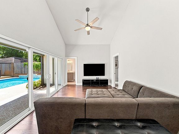 5th image of 8849 Larston St
