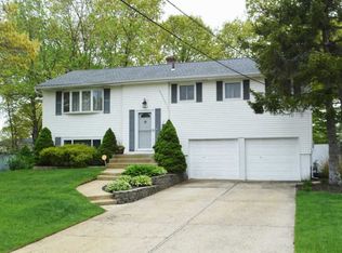 85 Craig Rd, Islip Terrace, NY 11752