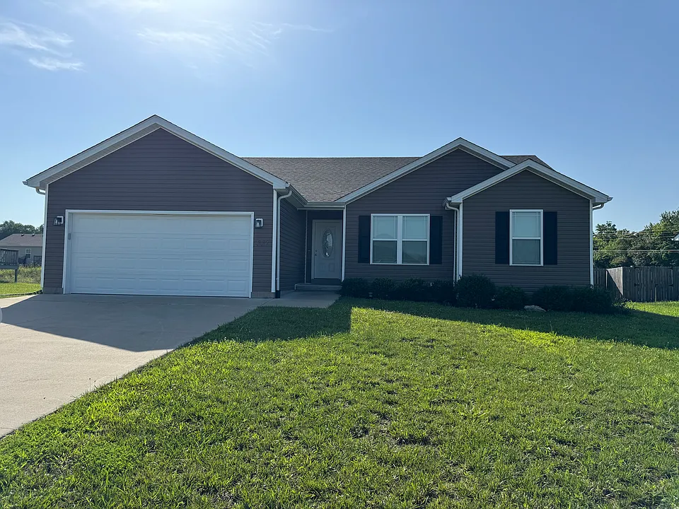 557 Labrador Dr