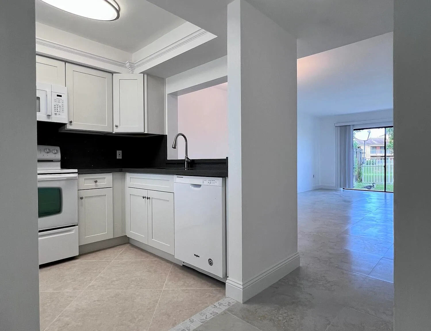 1 bed, 1.0 bath, 702 sqft, $1,700 — Photo 3