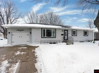 911 Pfau St, Mankato, MN 56001