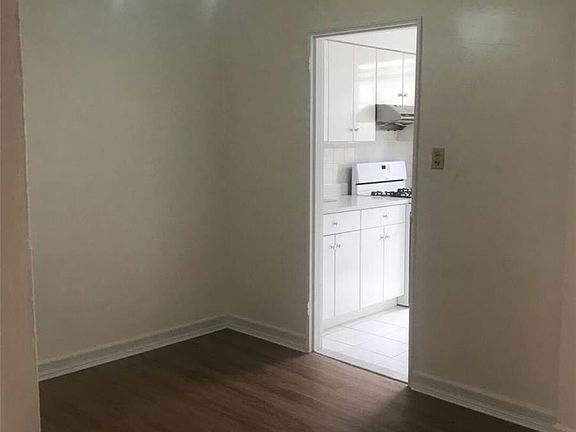 3rd image of 6949 Park Dr E