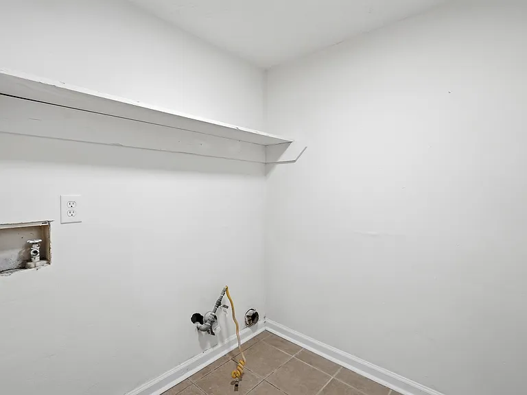 106 Sterling Ct — Photo 21