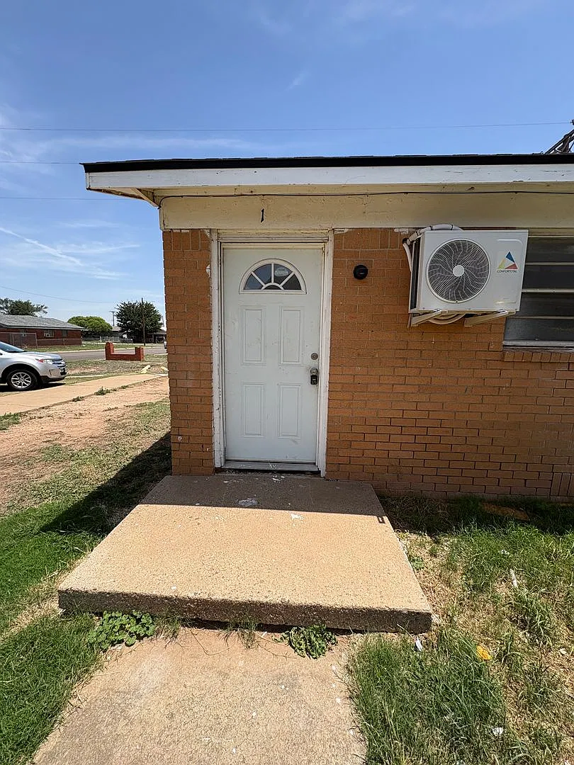 2 bed, 682 sqft, $700 — Photo 1