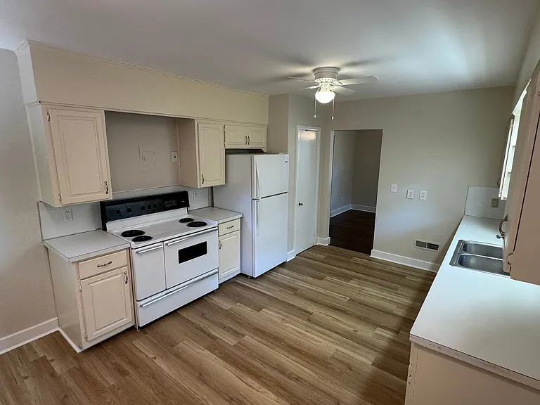 521 Vista Dr — Photo 7