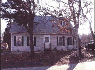 72 Midland Ave, Tisbury, MA 02568