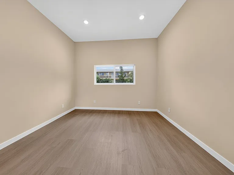 2327 N Naomi St — Photo 17