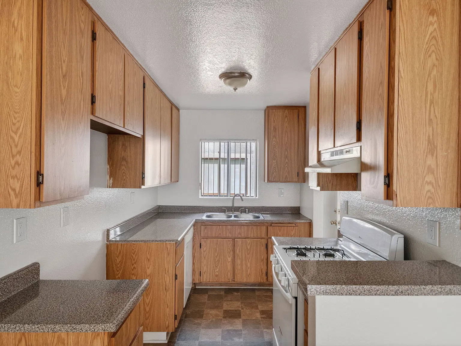 11312 Morrison St — Photo 4