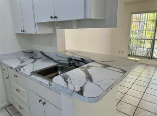 10764 N Kendall Dr APT I1, Miami, FL 33176