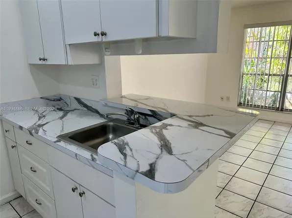 10764 N Kendall Dr, Miami, FL