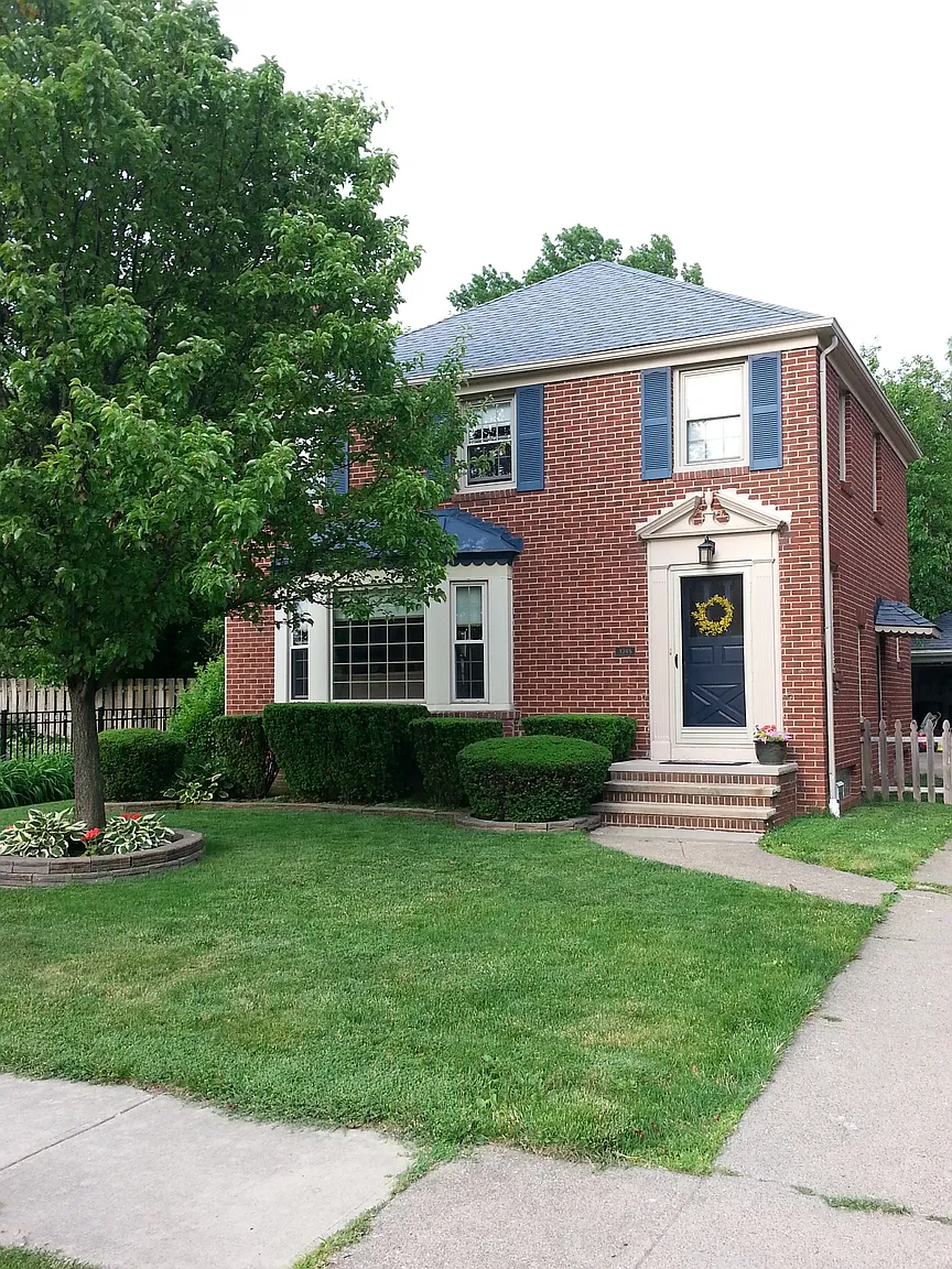 3745 W 178th St photo 1