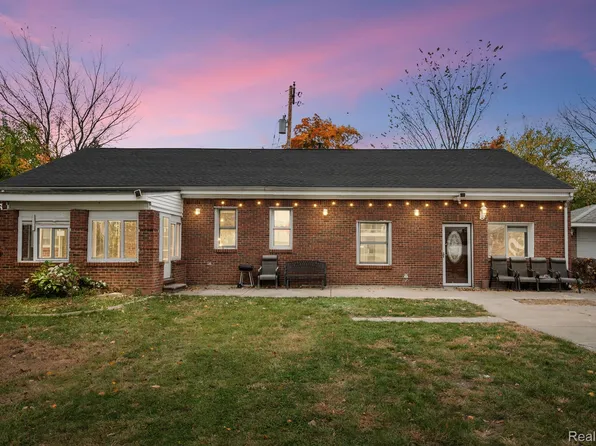 6551 Mayburn St, Dearborn Heights, MI 48127
