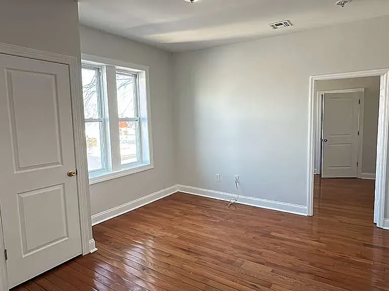 163 Bergen Ave #4B — Photo 1