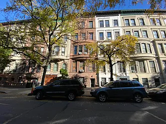 Rented by Harris Philip NYC