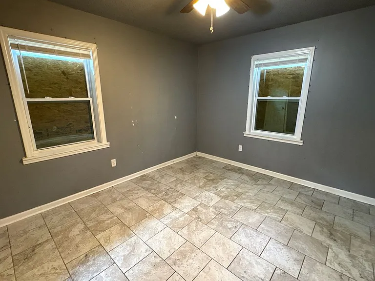1408 Effie Rd — Photo 11