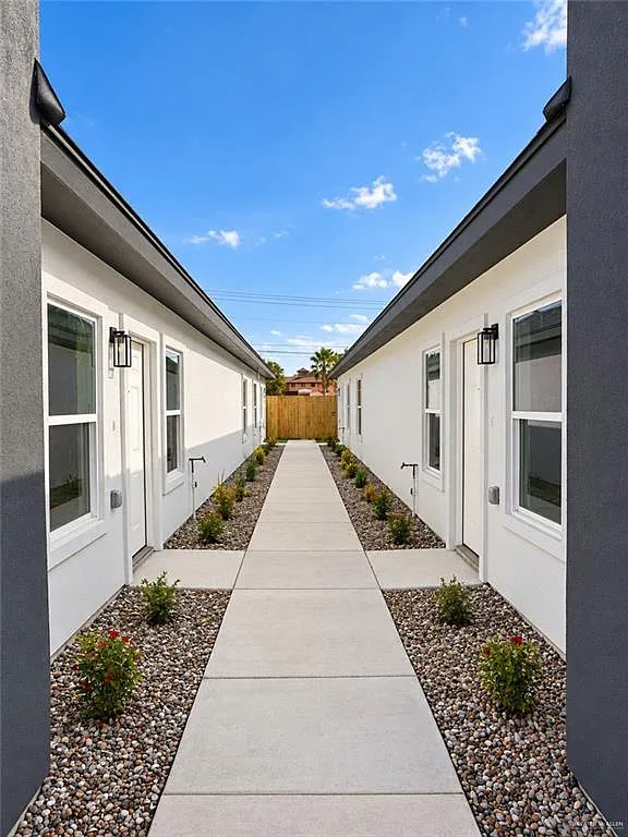 3710 E Hillview Ave — Photo 2