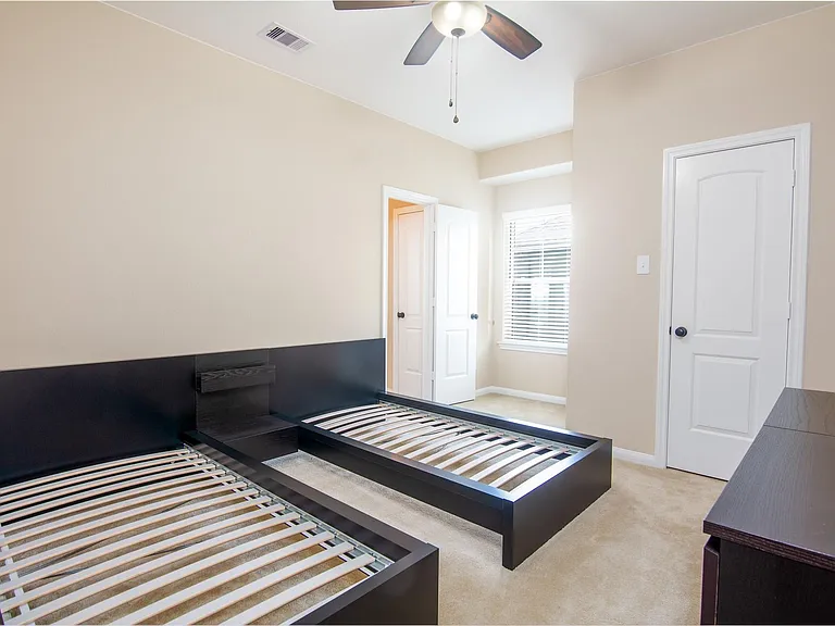 11 Cheswood Manor Ct — Photo 22