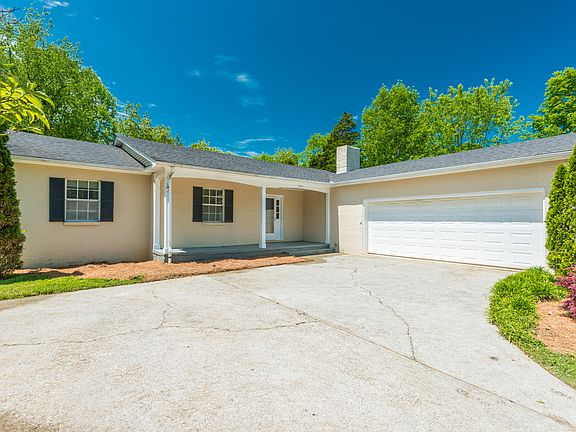 3rd image of 1809 Oxford Dr