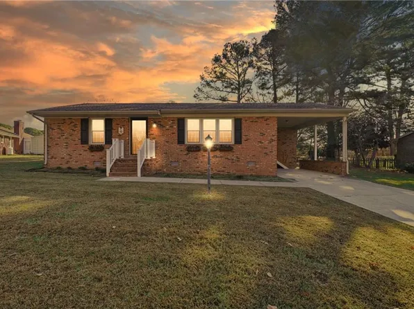 318 Shore Dr, Suffolk, VA 23434