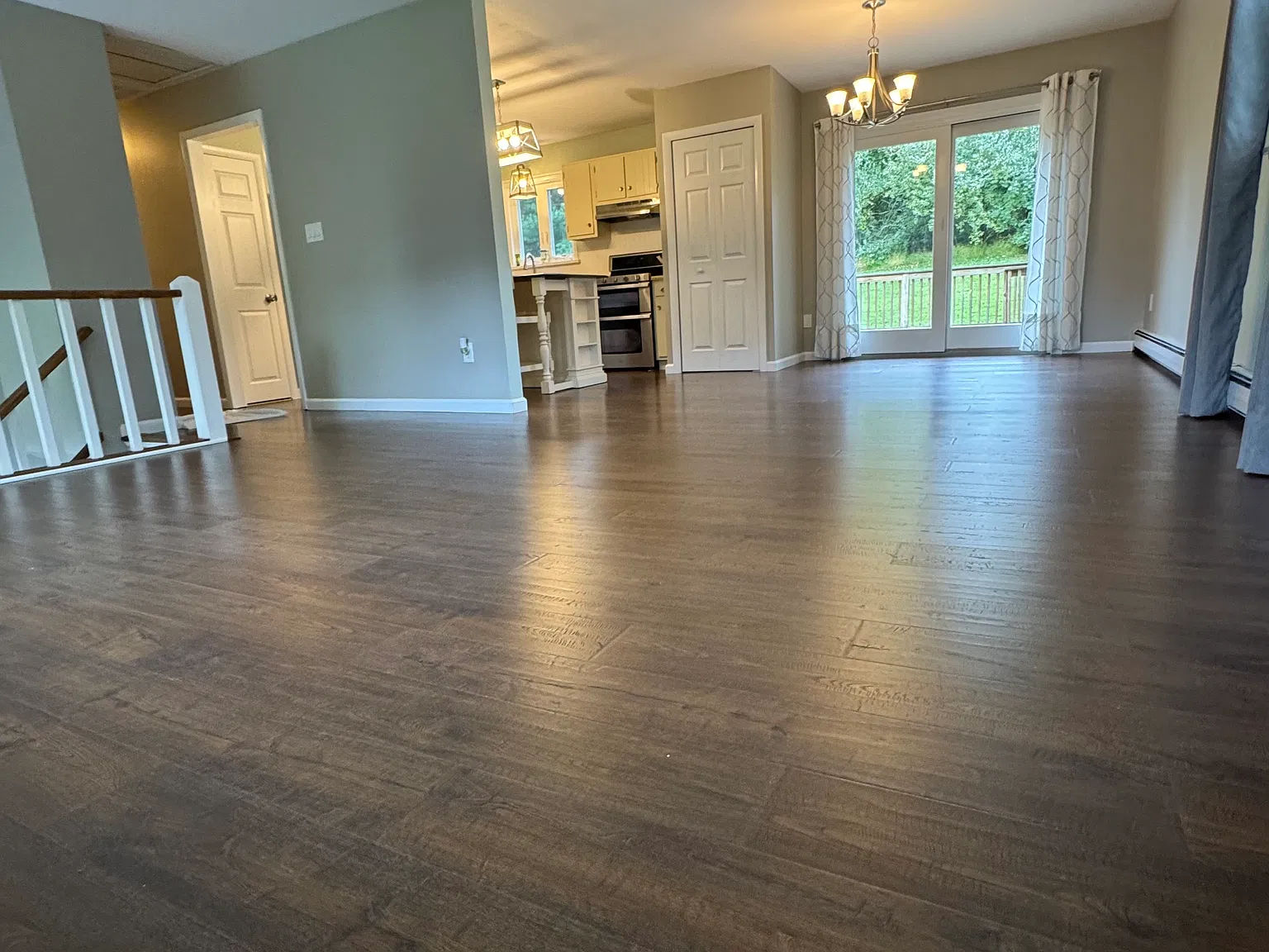 3 bed, 1200 sqft, $3,300 — Photo 2