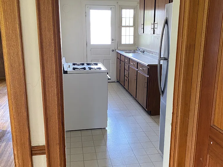1338 Virginia Ave — Photo 9