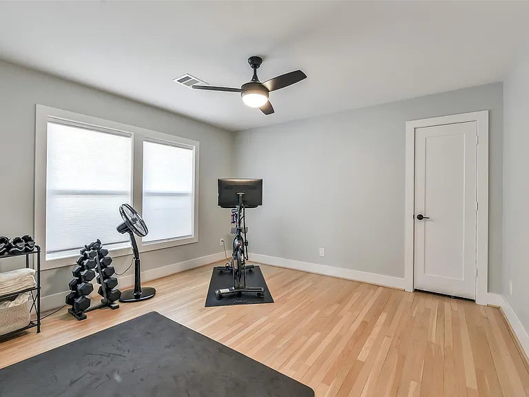 910 Algregg St — Photo 15