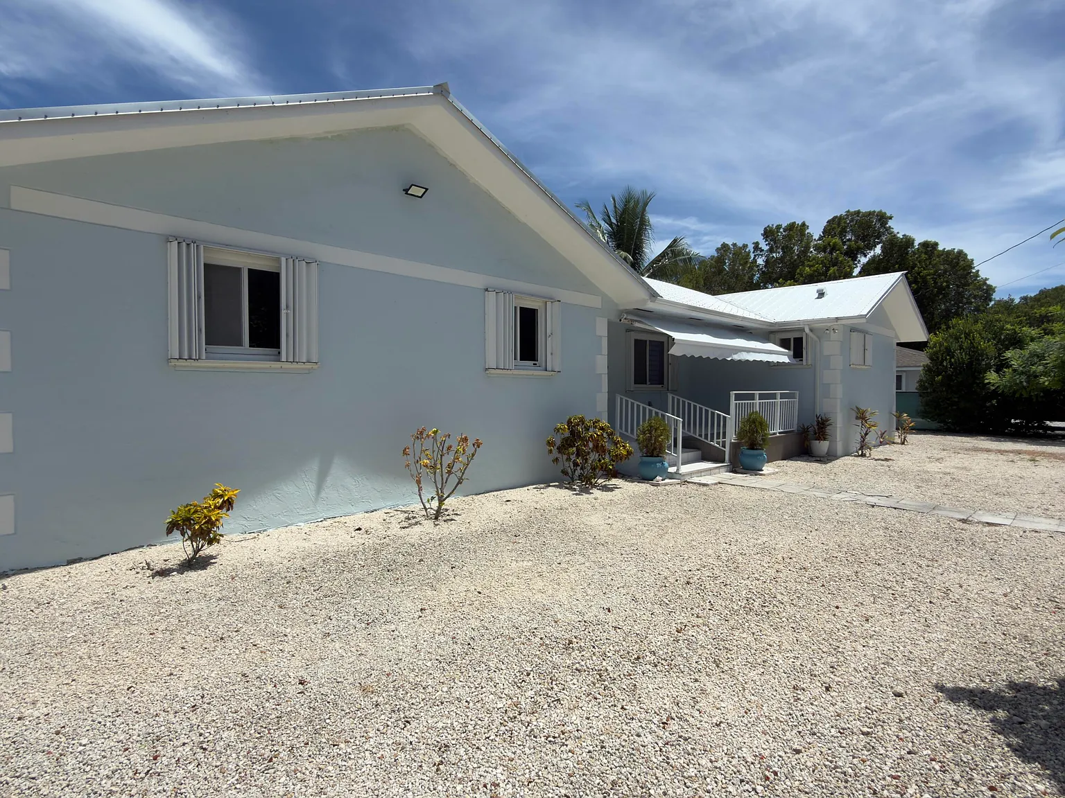 4 bed, 2.0 bath, 2141 sqft, $3,395 — Photo 3