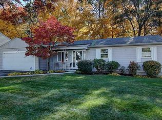 44 Rockcrest Dr, Cranston, RI 02920