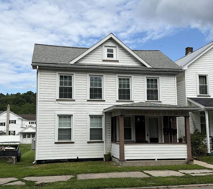 1st image of 1427 Moore St