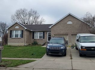 2221 Siesta Dr, Batavia, OH 45103