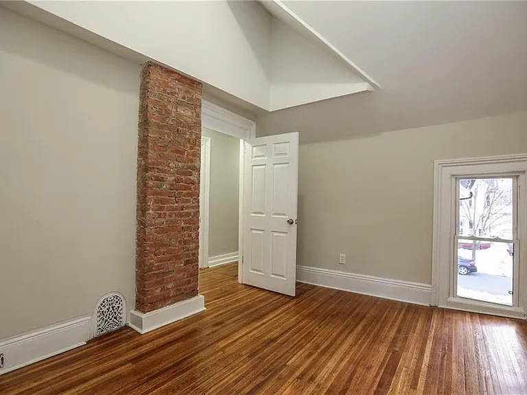 32 Rowley St — Photo 7