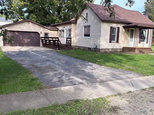 216 S Benton St, Tampico, IL 61283
