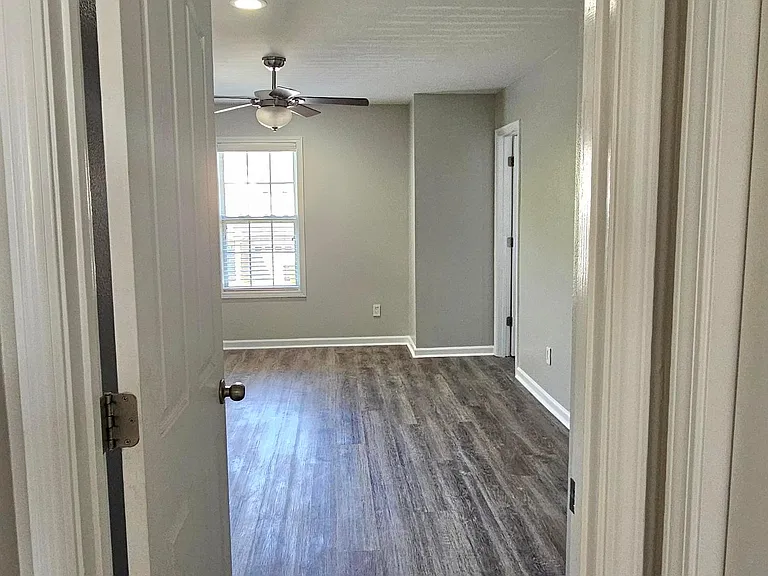 5817 Fox Point Cir — Photo 28
