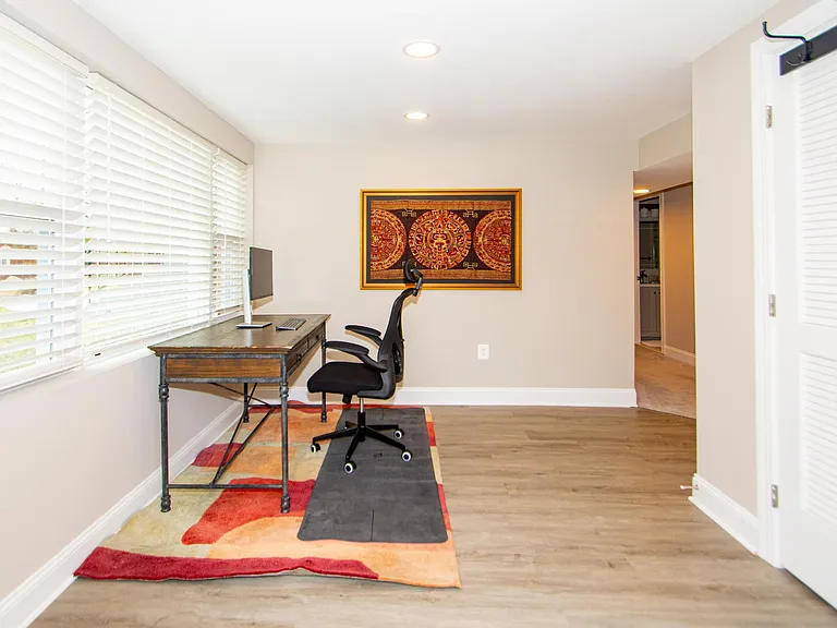 11 Arthur Dr W — Photo 4