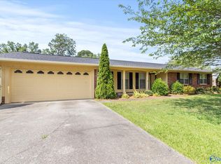 404 Peach Ave, Albertville, AL 35950