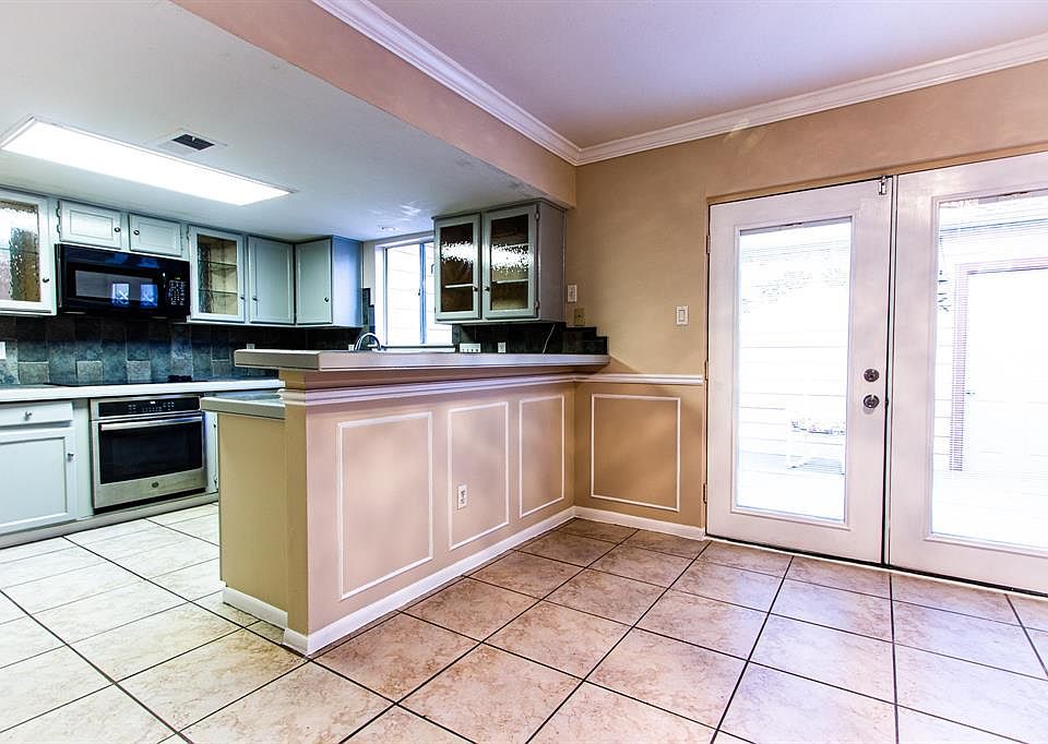 1st image of 728 Country Place Dr APT D