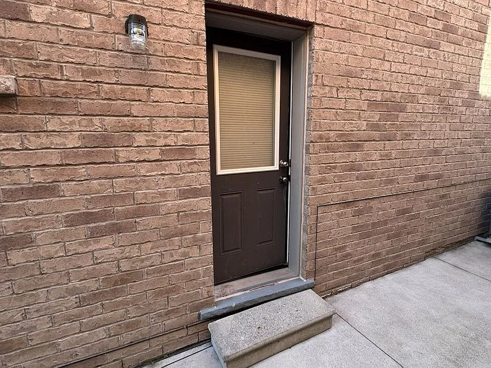 84 Speedwell St