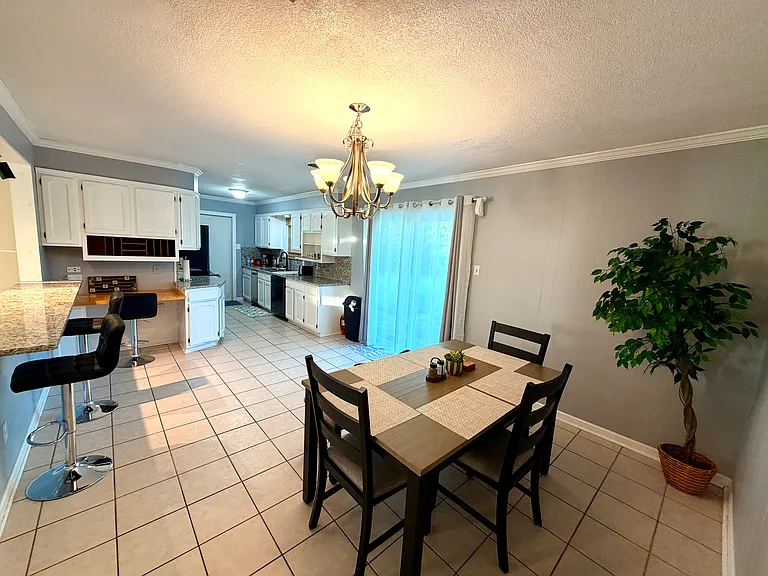 218 Baylor Cir — Photo 4