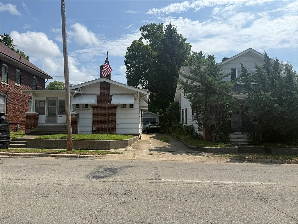 1460 N Monroe St photo 1