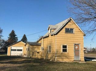 323 7th Ave SE, Devils Lake, ND 58301