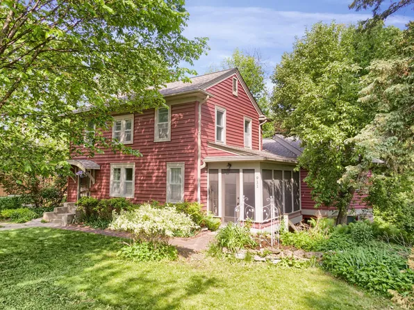 911 Wheelock Pkwy W, Saint Paul, MN 55117