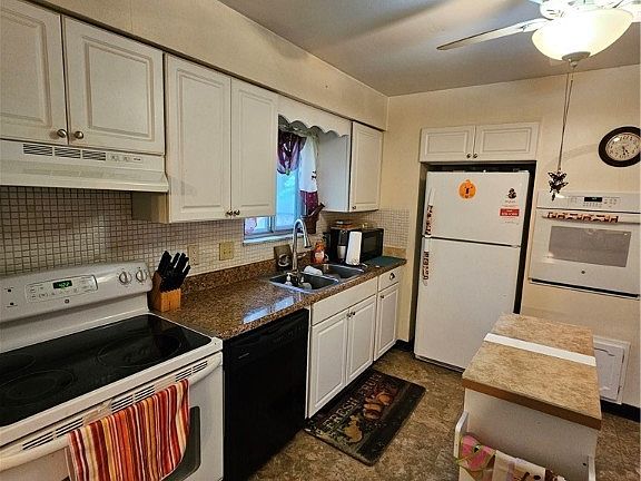 3rd image of 2007 Oaklawn Dr