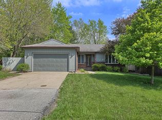 604 N Lake Of The Woods Rd, Mahomet, IL 61853