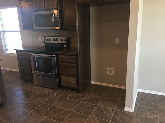4th image of 1213 SW 158th St