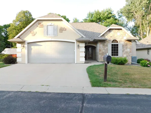 1334 N Lake Ct, Appleton, WI 54913