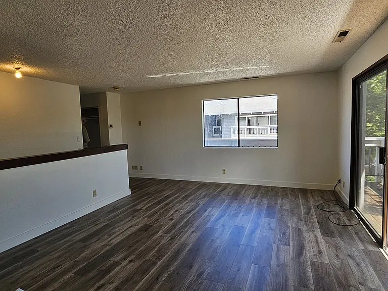 3914 Alameda Ave — Photo 10