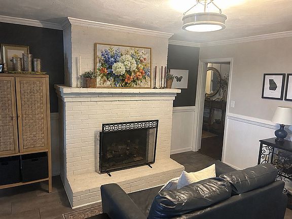3rd image of 184 Lake Forest Dr