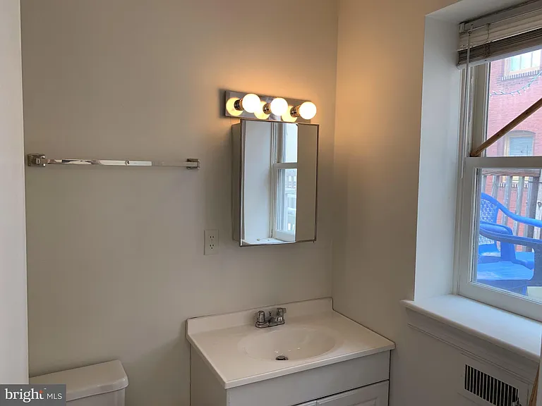 1209 Locust St #3F — Photo 12