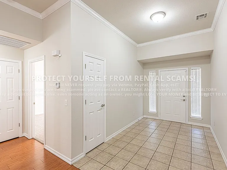 3806 SW Hansom Loop — Photo 3