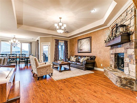 3rd image of 428 Lake Grove Ct